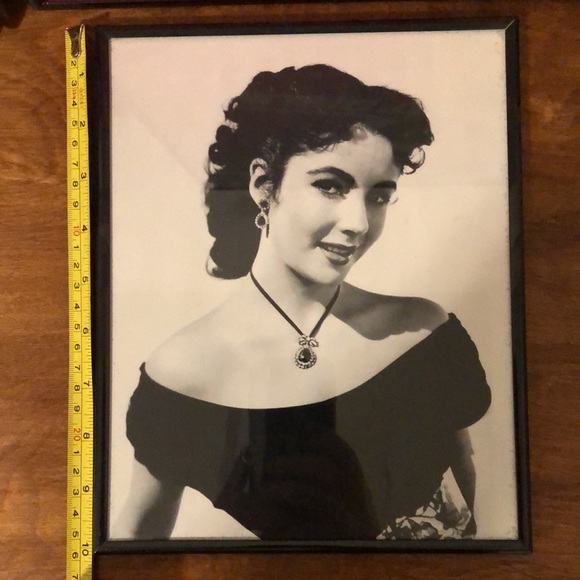 Elizabeth Taylor Photograph - Picture 2 of 2